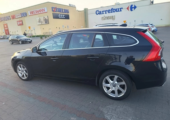 Volvo V60 cena 43900 przebieg: 248000, rok produkcji 2015 z Konin małe 67